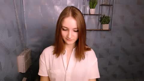 Snapshot of vivienalles_ chatting on December 1, 4:29 pm vivienalles_ online show from December 1, 4:29 pm