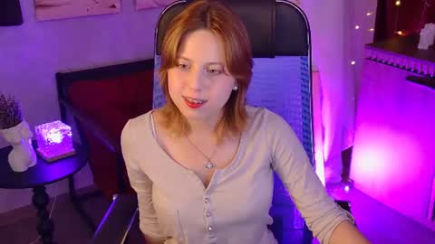 Snapshot of viviennehebert chatting on July 9, 12:42 pm Vivienne online show from July 9, 12:42 pm