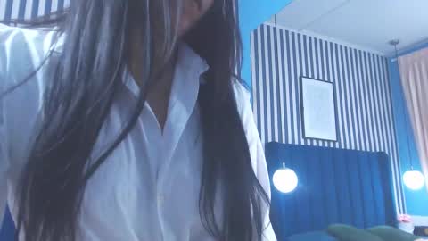 Vivian  online show from February 20, 1:00 pm