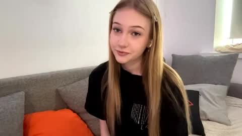Snapshot of viviennewanko chatting on April 10, 2:22 pm Kristy online show from April 10, 2:22 pm