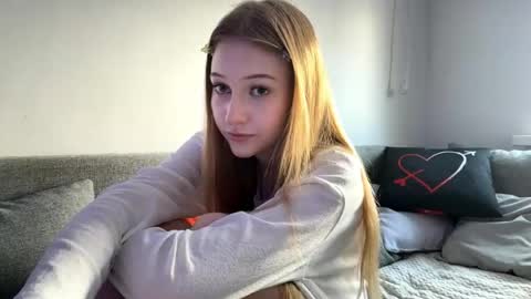 Snapshot of viviennewanko chatting on April 11, 1:48 pm Kristy online show from April 11, 1:48 pm