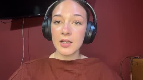 Snapshot of vivienwhiten chatting on July 30, 12:37 pm Ella online show from July 30, 12:37 pm