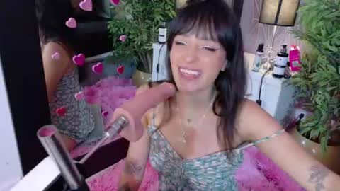 Snapshot of vixen_flutter chatting on June 13, 12:52 am Vixen online show from June 13, 12:52 am