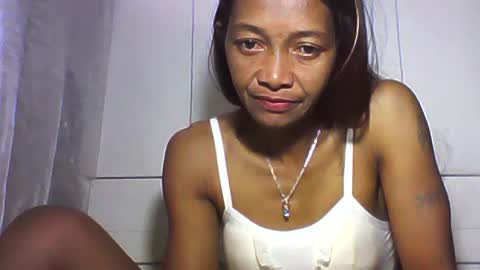 Snapshot of vixen_lina chatting on June 18, 1:04 pm vixen_lina online show from June 18, 1:04 pm