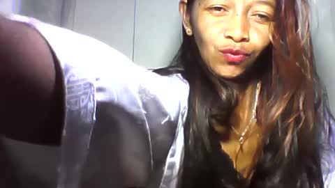 Snapshot of vixen_lina chatting on June 22, 6:16 pm vixen_lina online show from June 22, 6:16 pm