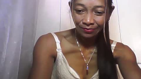 Snapshot of vixen_lina chatting on July 13, 7:22 am vixen_lina online show from July 13, 7:22 am