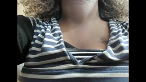 Snapshot of vixenfyre chatting on February 23, 3:37 am Vixen Fyre online show from February 23, 3:37 am