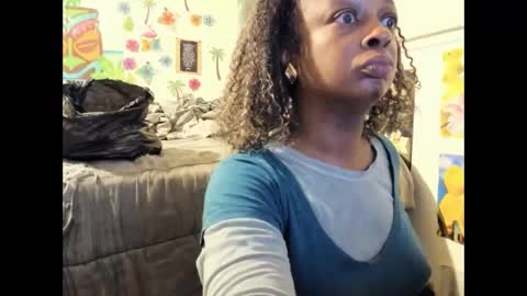 Snapshot of vixenfyre chatting on February 28, 3:51 am Vixen Fyre online show from February 28, 3:51 am