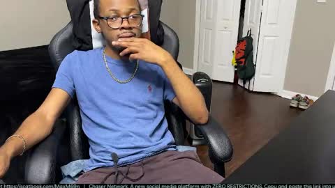 Snapshot of voodoodxck chatting on May 7, 11:26 am voodoodxck online show from May 7, 11:26 am