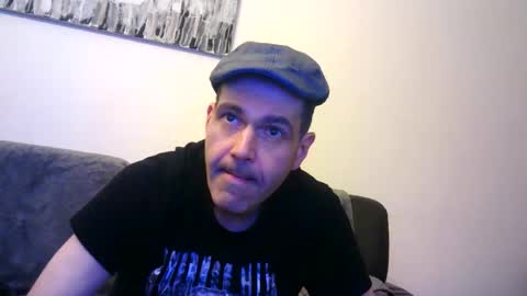 Snapshot of voyeuredeluxe chatting on December 23, 5:27 am voyeuredeluxe online show from December 23, 5:27 am