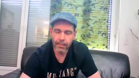 Snapshot of voyeuredeluxe chatting on January 8, 11:34 am voyeuredeluxe online show from January 8, 11:34 am