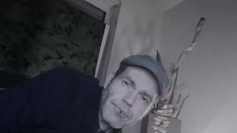 Snapshot of voyeuredeluxe chatting on January 16, 3:21 am voyeuredeluxe online show from January 16, 3:21 am