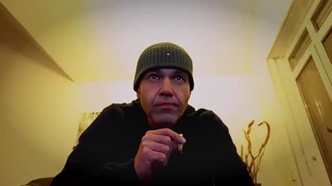 Snapshot of voyeuredeluxe chatting on February 24, 12:52 am voyeuredeluxe online show from February 24, 12:52 am