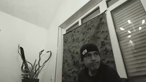 Snapshot of voyeuredeluxe chatting on March 6, 2:19 am voyeuredeluxe online show from March 6, 2:19 am