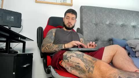 vyxen_ online show from April 8, 8:53 pm