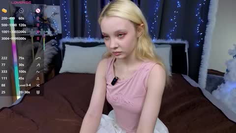 Emi online show from December 23, 1:25 am