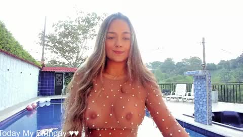 Snapshot of wandathompson_ chatting on July 2, 11:05 am Wanda online show from July 2, 11:05 am