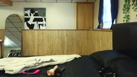 wanderlustgaal online show from July 10, 1:03 pm