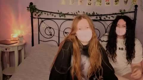 lira and flo online show from January 19, 8:07 am