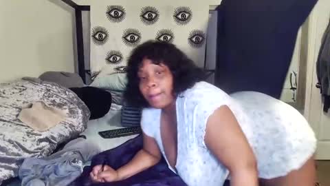 LAUREN LUSH online show from January 18, 6:28 am