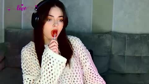 Snapshot of weareyoursun chatting on February 28, 5:15 pm Alice online show from February 28, 5:15 pm