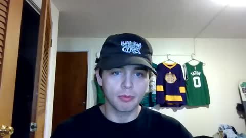 weenskir online show from April 27, 12:58 pm