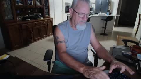 Snapshot of wellhelloo chatting on February 22, 7:12 pm Wellhelloo online show from February 22, 7:12 pm