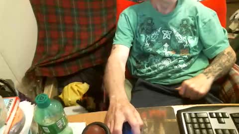 Snapshot of wellhung696969 chatting on June 6, 8:35 pm WOMEN MAKE MY COCK THROB online show from June 6, 8:35 pm