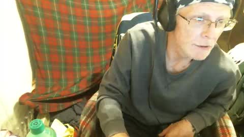 Snapshot of wellhung696969 chatting on June 8, 2:23 am WOMEN MAKE MY COCK THROB online show from June 8, 2:23 am