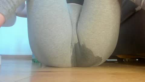 Snapshot of wet_pants2022 chatting on July 6, 11:07 am wet_pants2022 online show from July 6, 11:07 am