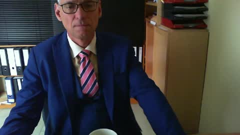 Snapshot of wetsuitedman chatting on June 20, 5:43 am Franz online show from June 20, 5:43 am