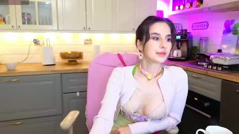 Victoria Maria online show from April 26, 9:45 pm