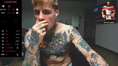 Max online show from December 22, 3:33 pm