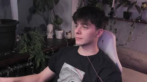 Gus online show from December 15, 4:59 pm