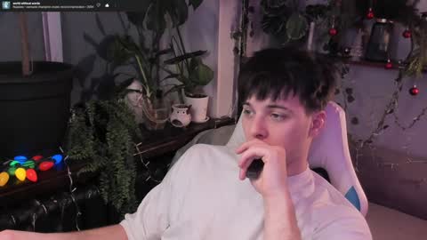 Gus online show from December 25, 8:07 pm