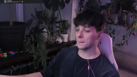 Gus online show from December 28, 10:44 pm