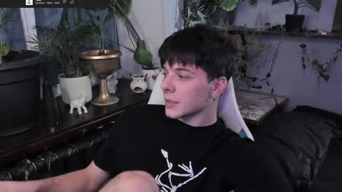 Gus online show from February 4, 9:10 pm