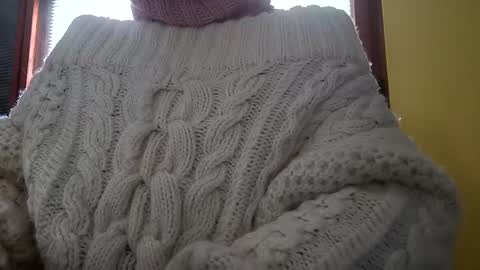 whitesweater online show from January 28, 11:06 am