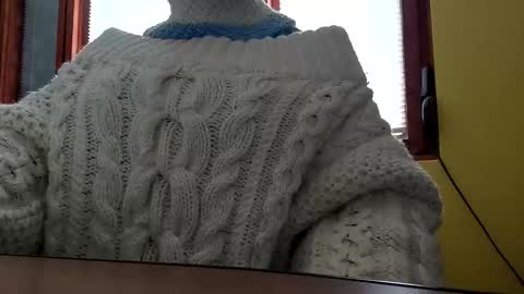 whitesweater online show from November 10, 8:13 am