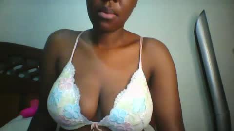 whitney_ly online show from May 6, 12:32 pm