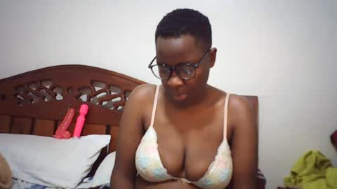 whitney_ly online show from July 27, 8:10 am