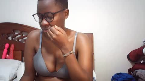 whitney_ly online show from August 4, 6:27 am