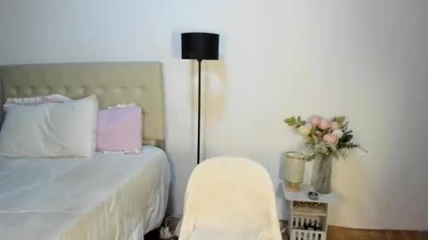 Arra Brown online show from February 24, 8:34 am