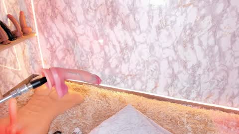 whitneyyfox online show from January 20, 11:21 pm