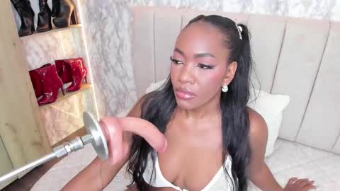 whitneyyfox online show from September 25, 12:25 am