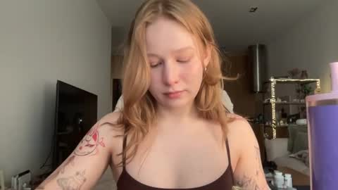 Snapshot of whoisalisa chatting on June 22, 7:38 am Alisa online show from June 22, 7:38 am