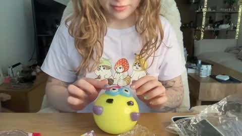 Snapshot of whoisalisa chatting on June 25, 7:46 am Alisa online show from June 25, 7:46 am