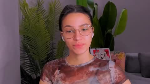 Snapshot of whoislulu chatting on December 22, 7:52 pm whoislulu online show from December 22, 7:52 pm