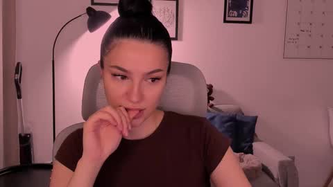 Snapshot of whoislulu chatting on February 22, 7:01 pm whoislulu online show from February 22, 7:01 pm