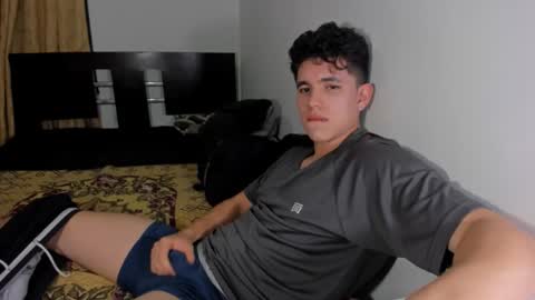 Snapshot of whos_he chatting on December 2, 10:16 pm whos_he online show from December 2, 10:16 pm